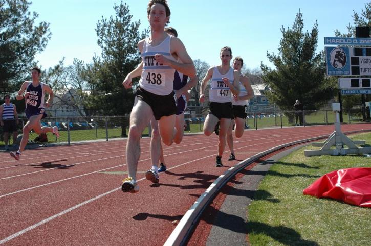 Pat Mahoney gets out well in the 800 meters
