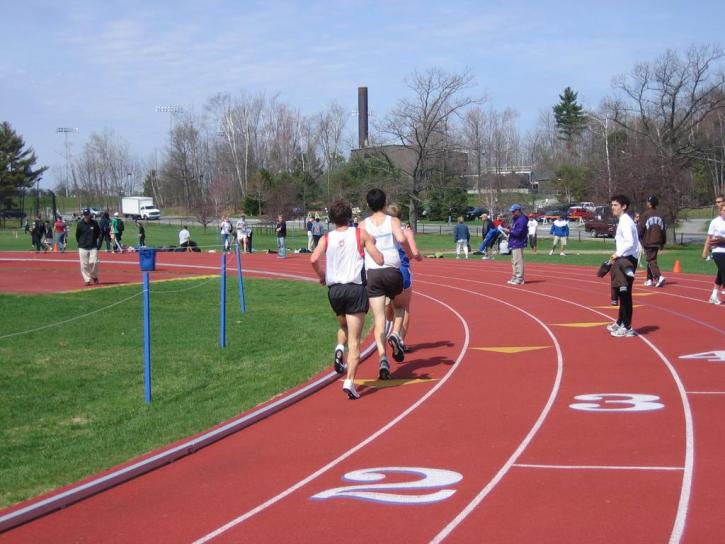 Mike Don runs in the 10K at NESCAC's