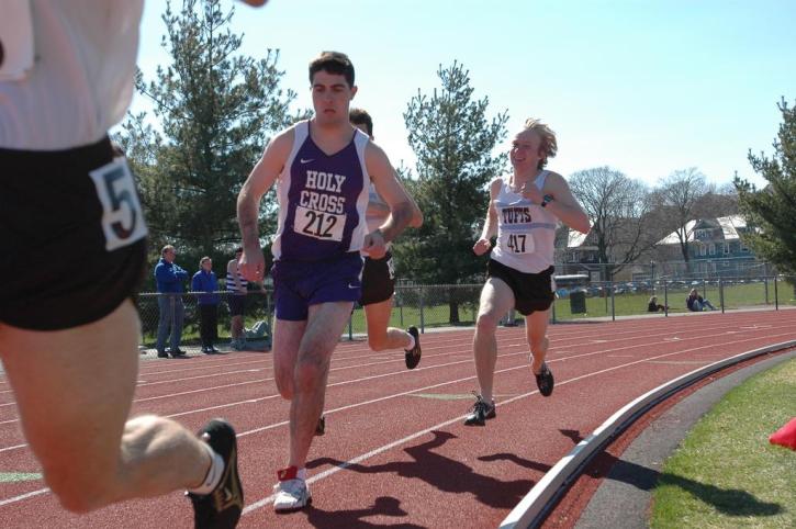 Kyle Doran runs the 800 meters