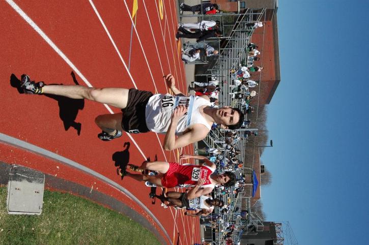 Mike Don runs the 1500