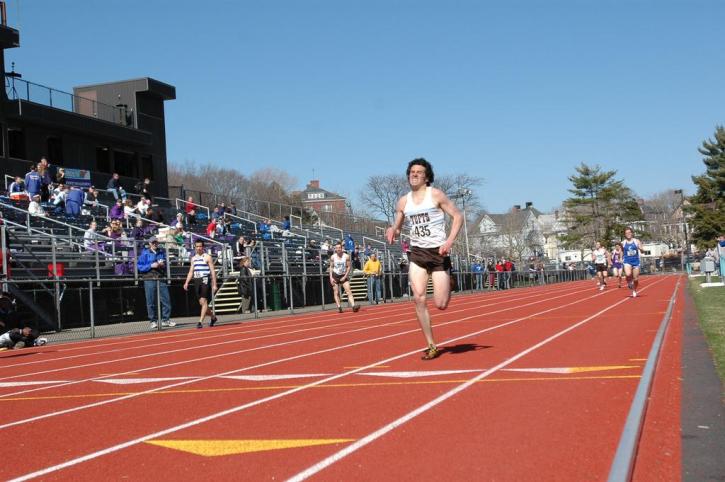 Matt Lacey finishes the 800