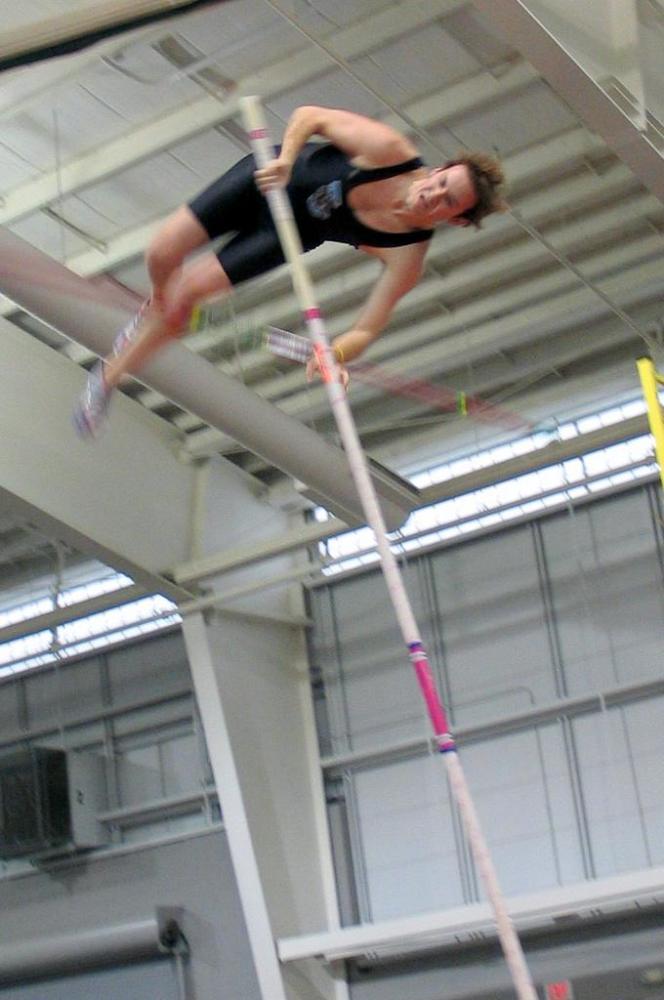 Will Heitmann misses an attempt in the Pole Vault